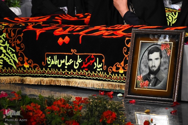 آیین استقبال از پیکر شهدای تازه‌تفحص‌شده در سیمای مرکز اصفهان