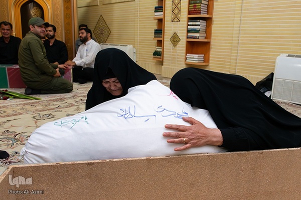 آیین استقبال از پیکر شهدای تازه‌تفحص‌شده در سیمای مرکز اصفهان