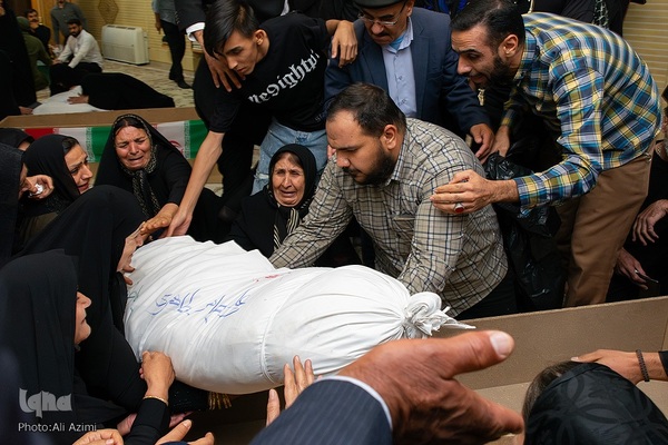 آیین استقبال از پیکر شهدای تازه‌تفحص‌شده در سیمای مرکز اصفهان