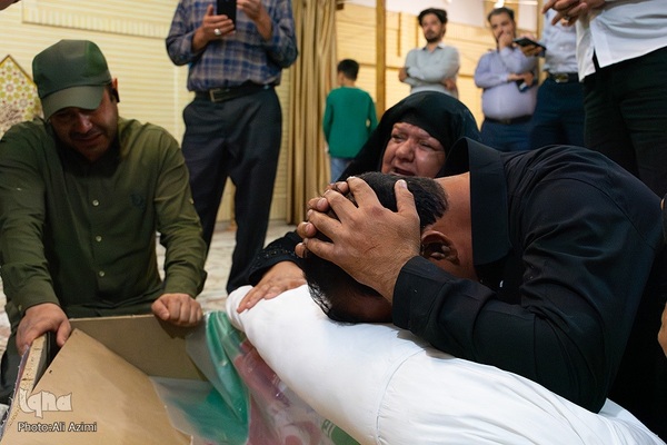 آیین استقبال از پیکر شهدای تازه‌تفحص‌شده در سیمای مرکز اصفهان