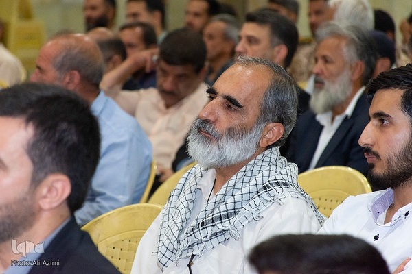 آیین عطرافشانی و گلباران مزار مطهر شهدا در اصفهان