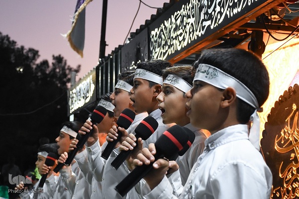 آیین عطرافشانی و گلباران مزار مطهر شهدا در اصفهان