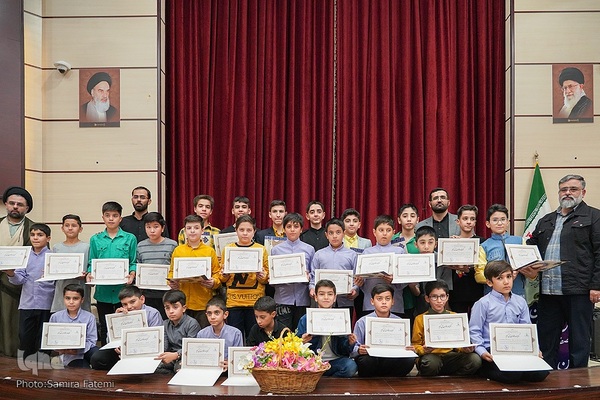 همایش تجلیل از حافظان قرآن مؤسسه ثامن‌الائمه (ع)