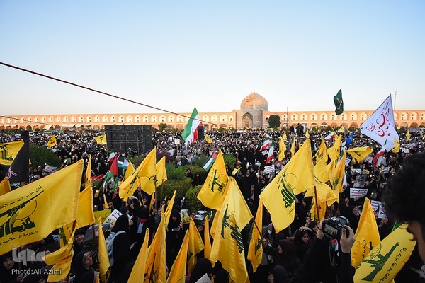 خروش اصفهانی‌ها در حمایت از عملیات وعده صادق ۲