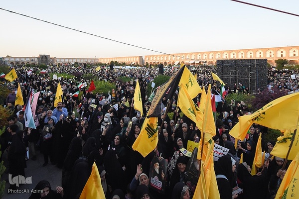 خروش اصفهانی‌ها در حمایت از عملیات وعده صادق ۲