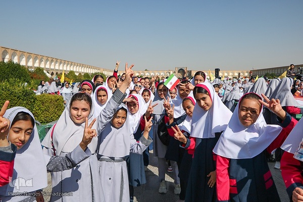 تجمع کودکان اصفهانی در حمایت از کودکان غزه