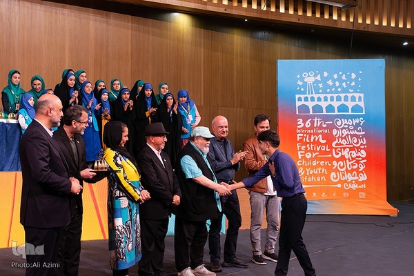 بدرقه پروانه‌های سی‌وششمین جشنواره فیلم کودک اصفهان