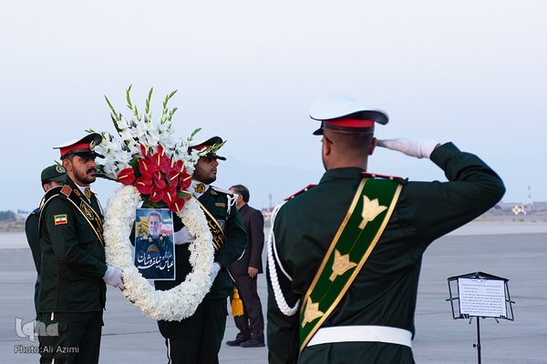 استقبال از پیکر مطهر سردار شهید نیلفروشان در فرودگاه اصفهان