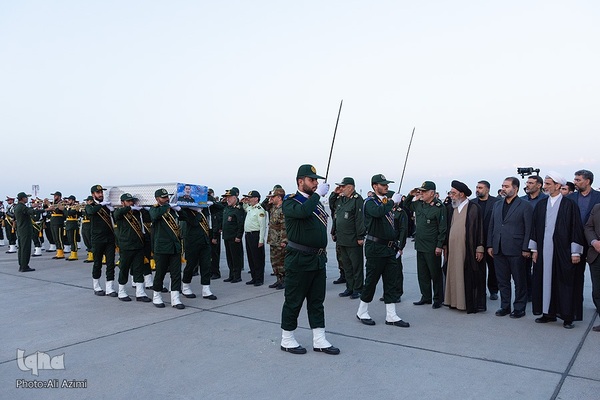 استقبال از پیکر مطهر سردار شهید نیلفروشان در فرودگاه اصفهان