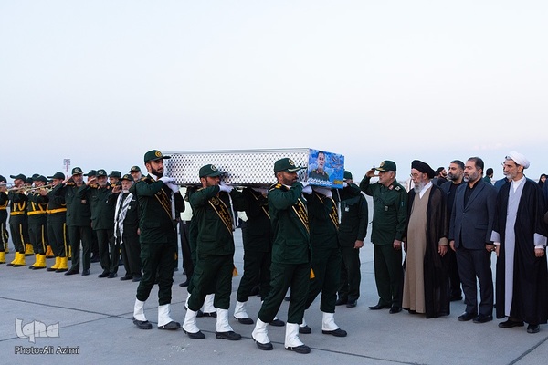 استقبال از پیکر مطهر سردار شهید نیلفروشان در فرودگاه اصفهان