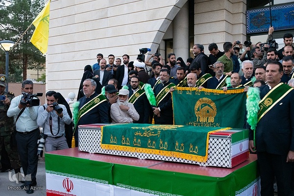 استقبال از پیکر مطهر سردار شهید نیلفروشان در فرودگاه اصفهان