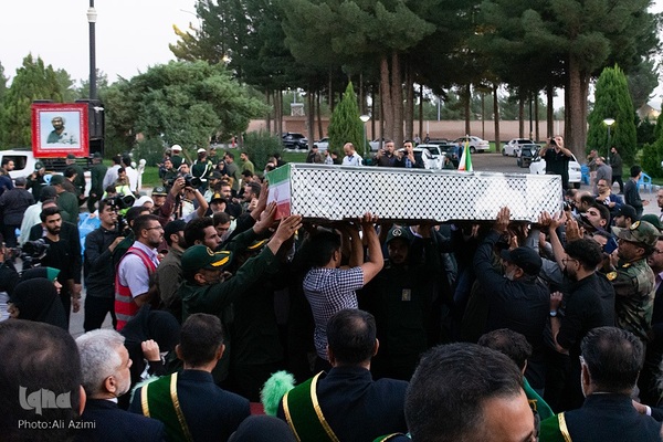 استقبال از پیکر مطهر سردار شهید نیلفروشان در فرودگاه اصفهان