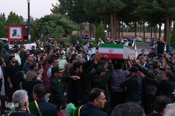 استقبال از پیکر مطهر سردار شهید نیلفروشان در فرودگاه اصفهان