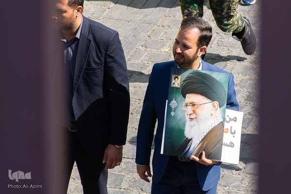 بدرقه پیکر شهید نیلفروشان به منزل‌گاه ابدی