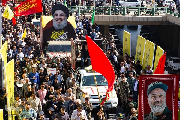 بدرقه پیکر شهید نیلفروشان به منزل‌گاه ابدی