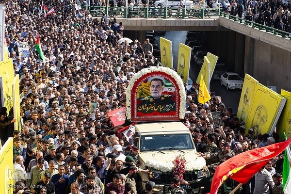 بدرقه پیکر شهید نیلفروشان به منزل‌گاه ابدی