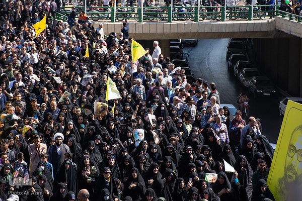 بدرقه پیکر شهید نیلفروشان به منزل‌گاه ابدی