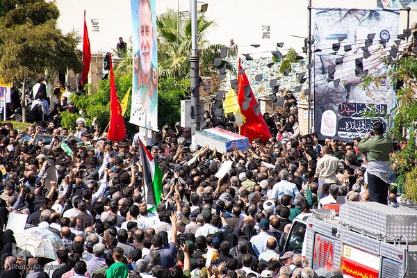 بدرقه پیکر شهید نیلفروشان به منزل‌گاه ابدی