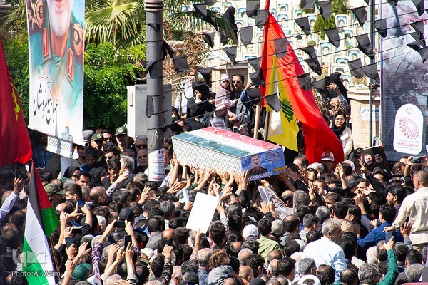 بدرقه پیکر شهید نیلفروشان به منزل‌گاه ابدی