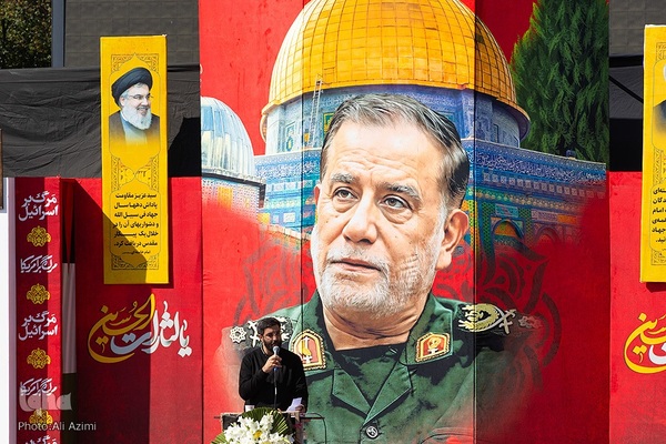 بدرقه پیکر شهید نیلفروشان به منزل‌گاه ابدی