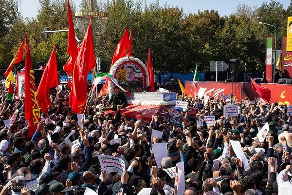 بدرقه پیکر شهید نیلفروشان به منزل‌گاه ابدی