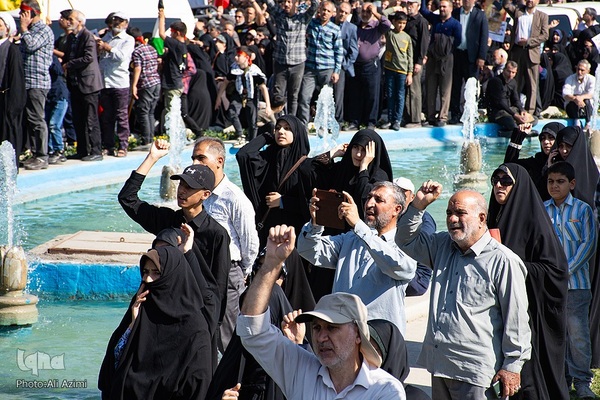 بدرقه پیکر شهید نیلفروشان به منزل‌گاه ابدی