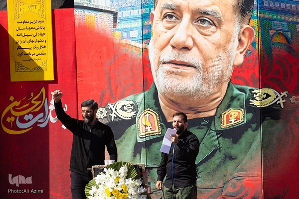 بدرقه پیکر شهید نیلفروشان به منزل‌گاه ابدی