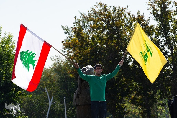 بدرقه پیکر شهید نیلفروشان به منزل‌گاه ابدی