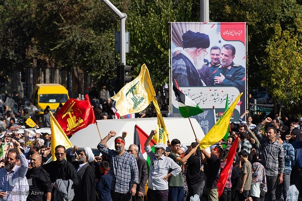 بدرقه پیکر شهید نیلفروشان به منزل‌گاه ابدی