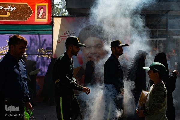 بدرقه پیکر شهید نیلفروشان به منزل‌گاه ابدی