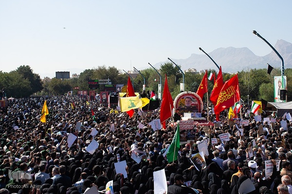 بدرقه پیکر شهید نیلفروشان به منزل‌گاه ابدی