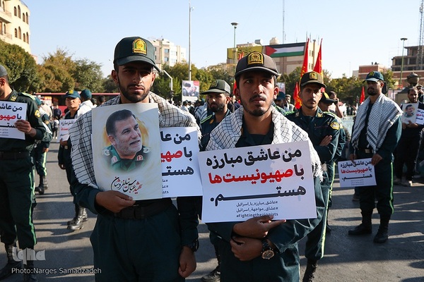 بدرقه پیکر شهید نیلفروشان به منزل‌گاه ابدی