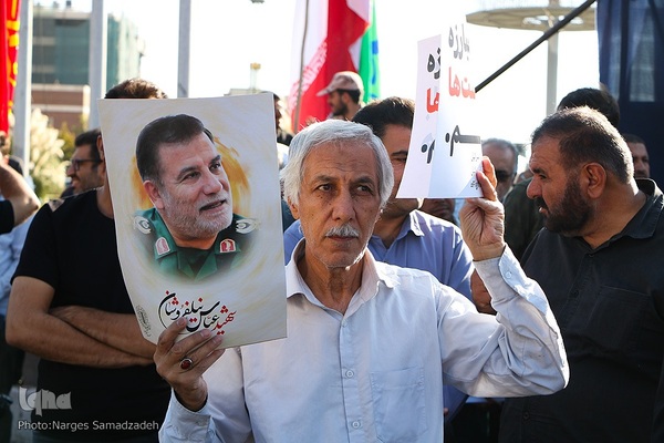 بدرقه پیکر شهید نیلفروشان به منزل‌گاه ابدی