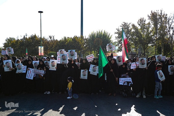 بدرقه پیکر شهید نیلفروشان به منزل‌گاه ابدی