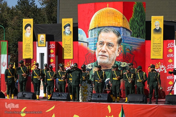 بدرقه پیکر شهید نیلفروشان به منزل‌گاه ابدی