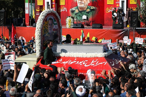 بدرقه پیکر شهید نیلفروشان به منزل‌گاه ابدی