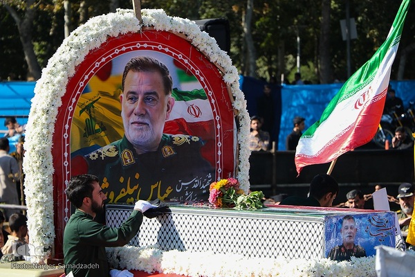 بدرقه پیکر شهید نیلفروشان به منزل‌گاه ابدی