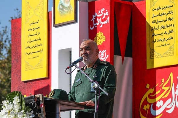 بدرقه پیکر شهید نیلفروشان به منزل‌گاه ابدی