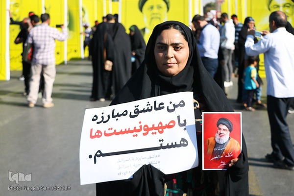 بدرقه پیکر شهید نیلفروشان به منزل‌گاه ابدی