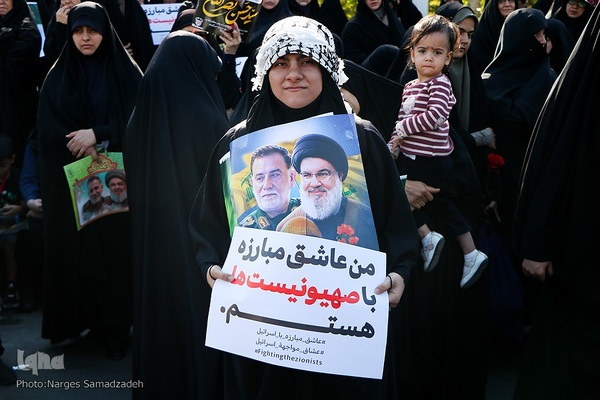 بدرقه پیکر شهید نیلفروشان به منزل‌گاه ابدی