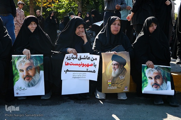 بدرقه پیکر شهید نیلفروشان به منزل‌گاه ابدی