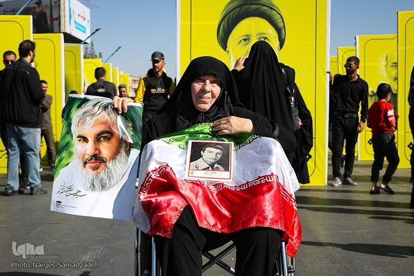 بدرقه پیکر شهید نیلفروشان به منزل‌گاه ابدی