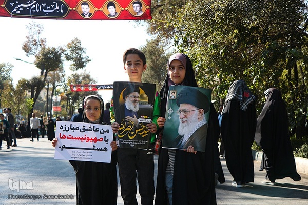 بدرقه پیکر شهید نیلفروشان به منزل‌گاه ابدی