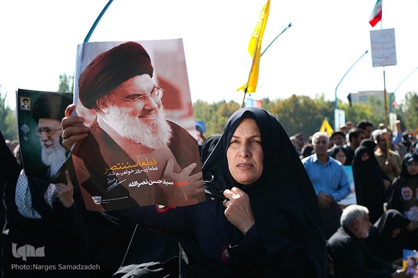 بدرقه پیکر شهید نیلفروشان به منزل‌گاه ابدی