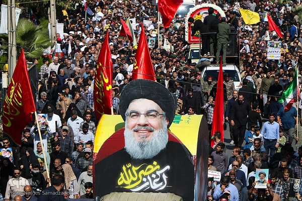 بدرقه پیکر شهید نیلفروشان به منزل‌گاه ابدی