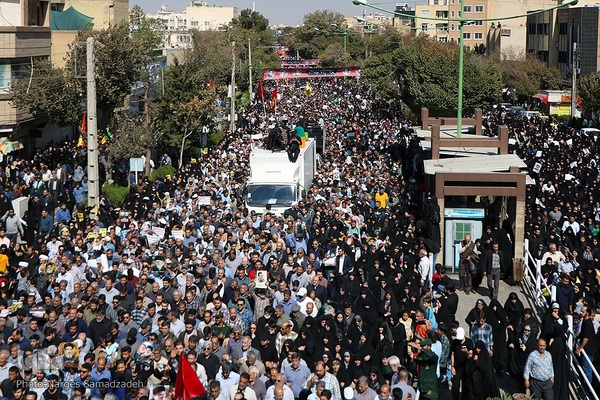 بدرقه پیکر شهید نیلفروشان به منزل‌گاه ابدی