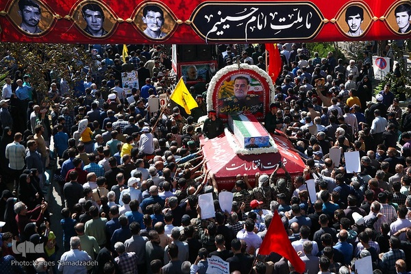 بدرقه پیکر شهید نیلفروشان به منزل‌گاه ابدی