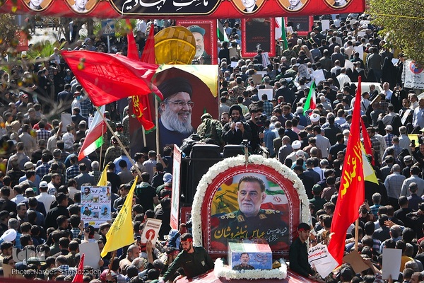 بدرقه پیکر شهید نیلفروشان به منزل‌گاه ابدی