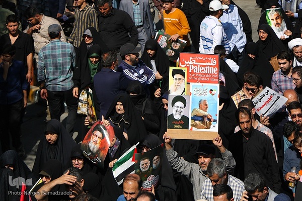 بدرقه پیکر شهید نیلفروشان به منزل‌گاه ابدی