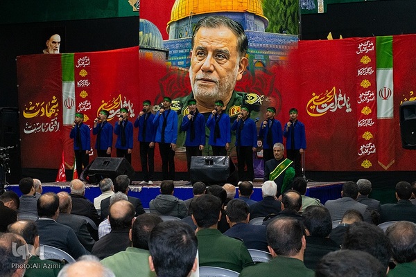 مراسم چهلم شهید نیلفروشان در اصفهان